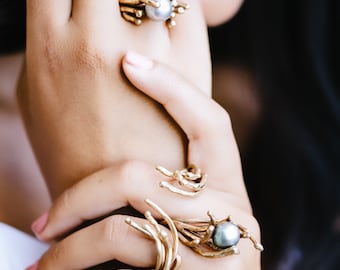 Unique double finger ring with grey pearl, bronze pearl ring with Cook island genuine pearl,  artisanal bronze ring, ocean ring bronze