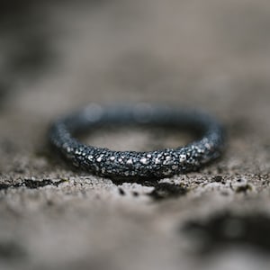Handmade black silver ring for him, oxidized silver band ring, granulated ring in silver, textured ring for him, black ring men