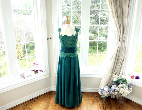 Emerald Green Mermaid High Neck Evening Dress With Beaded Crystals And High  Neckline Customizable For 2022 Formal Events From Haiyan4419, $120.57 |  DHgate.Com