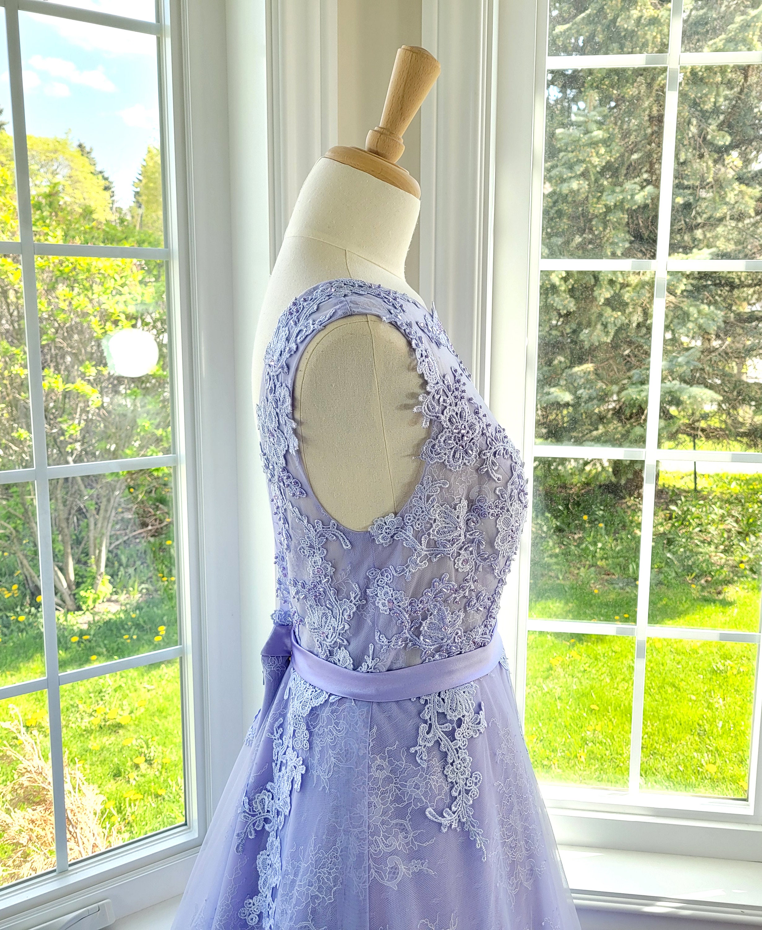 green emerald velvet dress Boho Embroidered Wedding Dress 4 US / Pale Purple