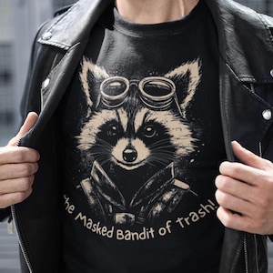 Le bandit masqué des poubelles ! T-shirt graphique mignon de raton laveur, chemise de dessin animé rétro, t-shirt drôle de meme, t-shirt drôle de panda de corbeille pour des amoureux des animaux