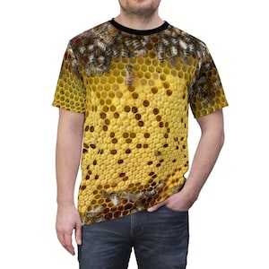 Honey Bee Shirt, Beekeeper Gift With Realistic Honey Comb Bee Décor for Bee Keeper Gift for Him, Insect Tshirt for Entomologist Earth Day