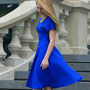 Dansjurk, cocktailjurk, zomerjurk, cirkeljurk, blauwe jurk, sexy jurk, jurk met korte mouwen, romantische jurk, galajurk, Guntina