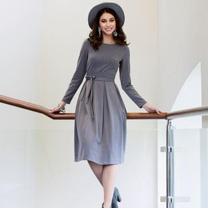 Graues Kleid, Langarmkleid, lässiges Kleid, Blousonkleid, lockeres Kleid, knielanges Kleid, Kleid mit Gürtel, plissiertes Kleid, Frauen Midikleid