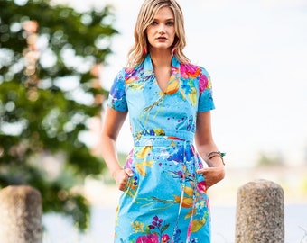 Blue Floral Print Midi Dress with Pockets, Plus Size Loose Fit Short Sleeve Summer Dress, Tropical Wearable Art Wedding Guest Dress, XS-5XL