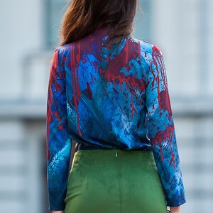 Top met lange mouwen, roodblauwe blouse, abstract bedrukte top, elegante winterblouse, plus size kleding, damesavondblouse, oversized kleding afbeelding 6