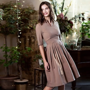 Kleid in Übergröße mit Ärmeln, 1950er Jahre Kleid, Minimalistische Kleidung, Swing Kleid, Frauen Midi Kleid, Elegantes Kleid, Braunes Kleid, Frauen Flare Kleid