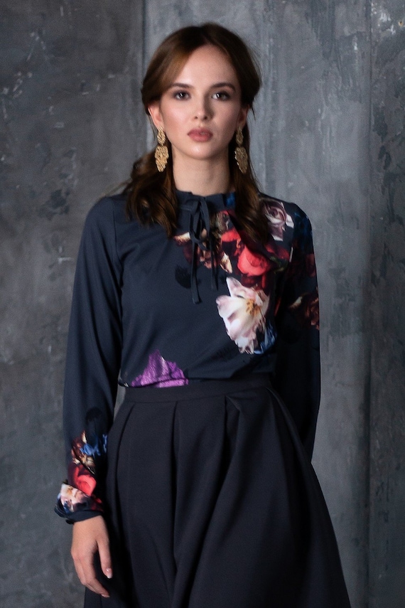 Gray Floral Print Blouse with Front Bow, Plus Size Long Sleeve Oversized Top, Flower Print Festival Boho Blouse for Women, XS-5XL
