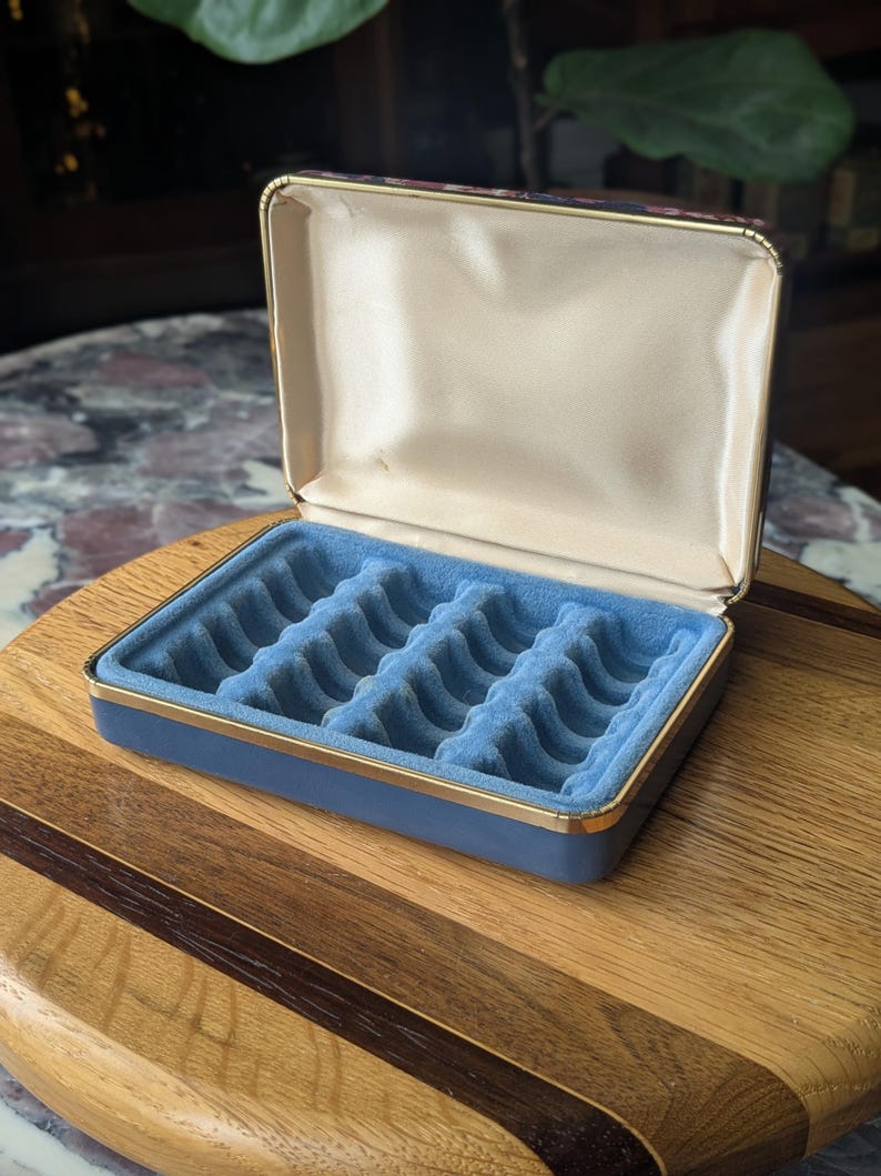Vintage Jewelry Box for Rings image 9