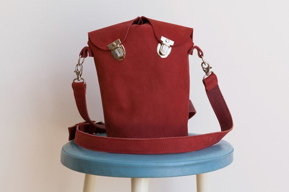 dark red shoulder bag