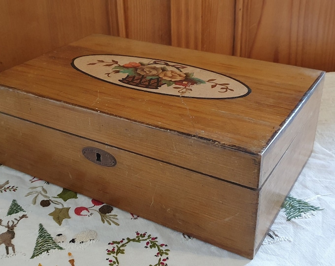 Sewing box. Victorian Christmas, antique
