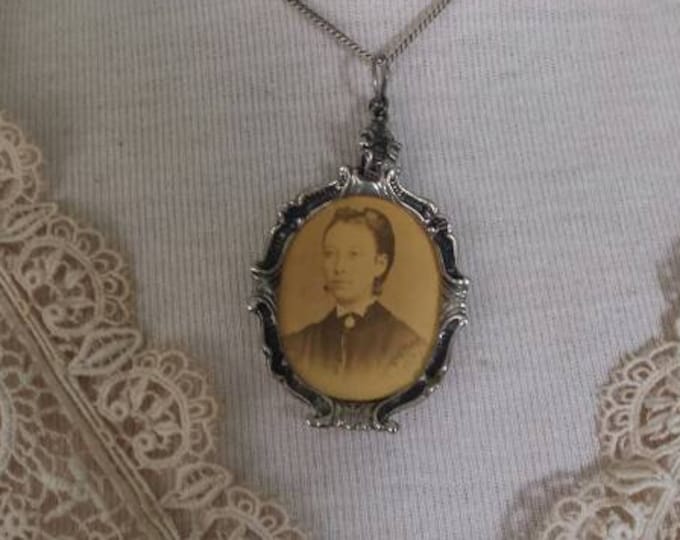 Large medaillon pendant for a picture, antique silver