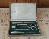 Silver sewing set, etui or case, sewing set with antique silver sewing tools a.o. scissors, needle case, thimble
