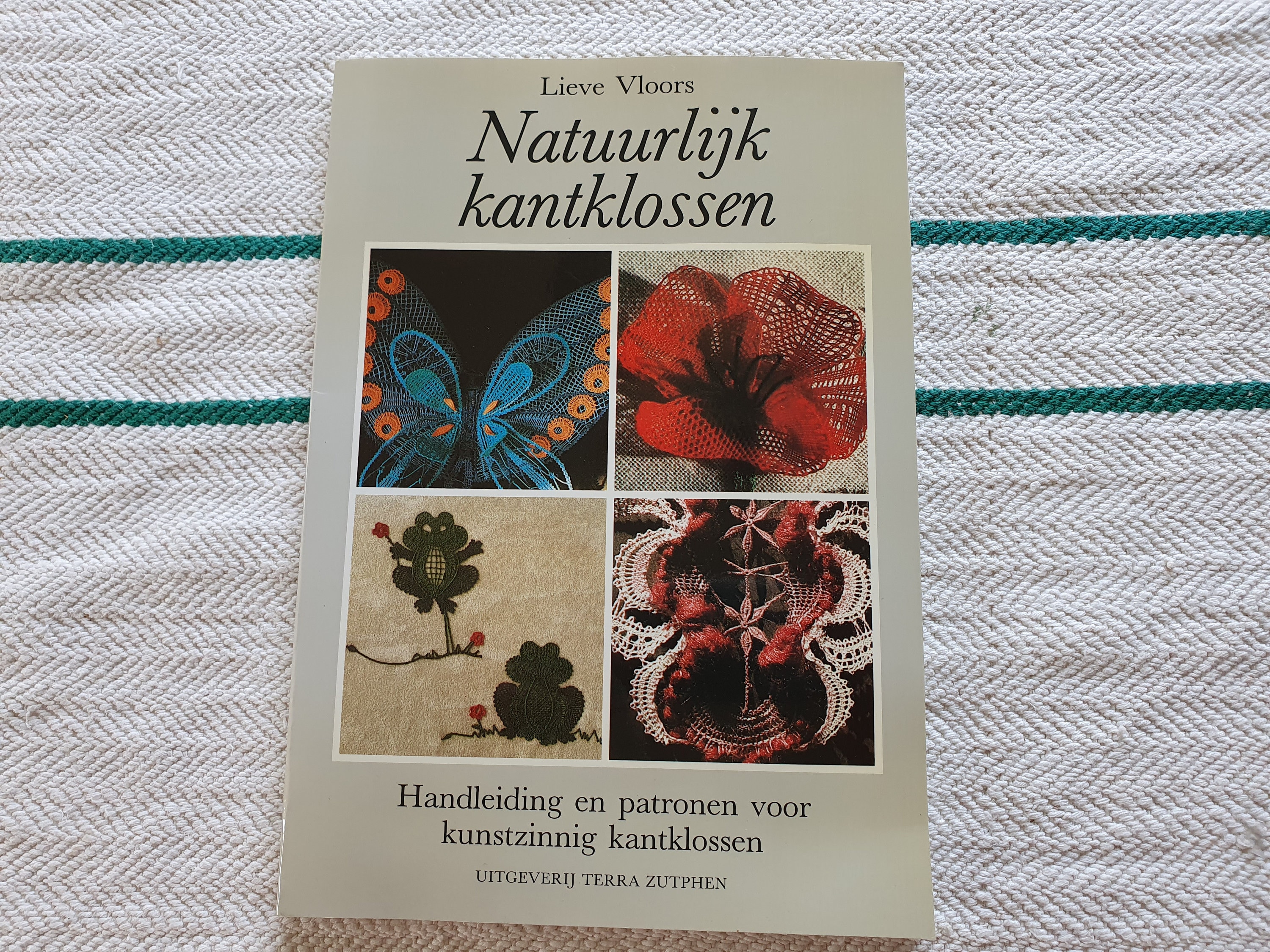 Natuurlijk Kantklossen - Lieve Vloors, Vintage Dutch Book on