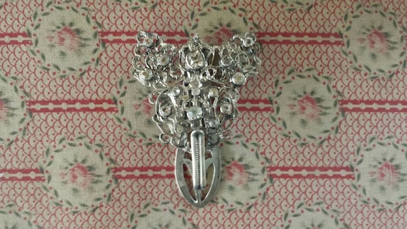 Chatelaine hook, skirt hook or skirt clip, antique