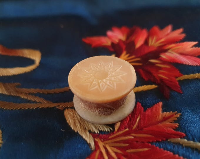 Thread waxer, sewing waxer, mother of pearl, antique English