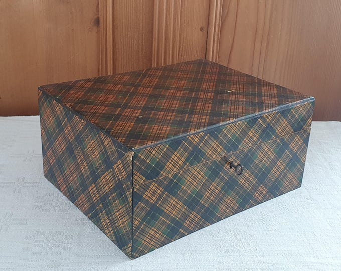 Large tartanware jewellery box in Hay & Leith tartan, with lift-out tray, antique