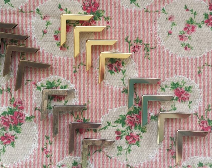 Medium cartonnage, bookbinding or box corner-end, corners, ends size midi, available in four colours