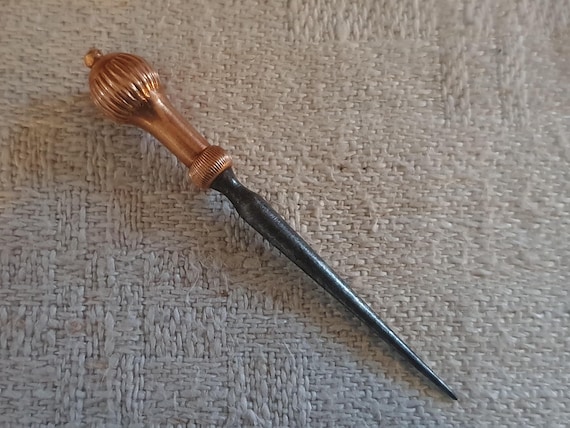 14 k gold sewing awl or sewing stiletto, antique Dutch