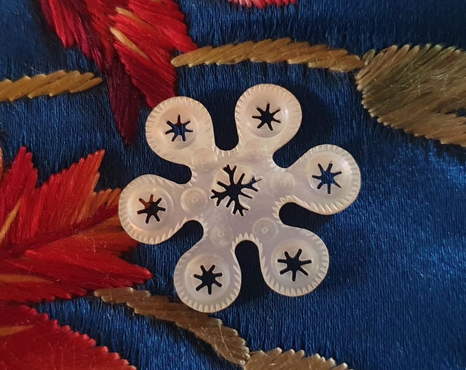 Smalll snow flake thread winder, antique French mother of pearl, Palais Royal