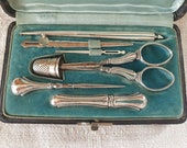 Silver sewing set, sewing etui, sewing case with antique French and Dutch silver sewing tools a.o. scissors, needle case, thimble