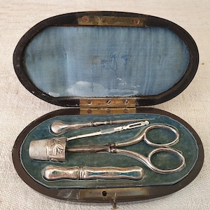 I thrifted a vintage sewing kit for only $10! So much thread and  possibilities. Scissors so Sharp : r/sewing
