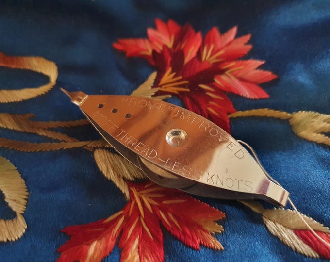 Vintage metal tatting shuttle, Boye improved