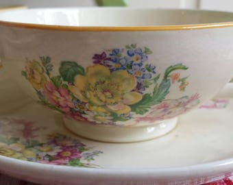 Antieke theekoppen en schotels, reeks van 6, zacht geel met bloemig motief