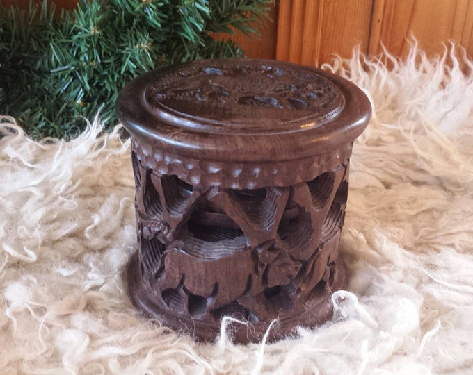 Set of six coasters in wooden container with 'big five' of Africa.