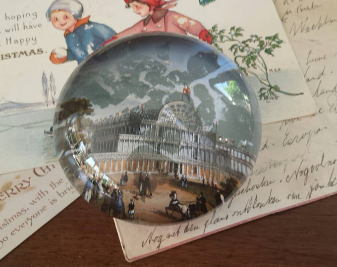 Paper weight or presse-papier antique English, glass, Crystal Palace