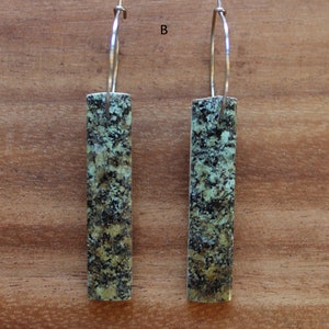 Pendientes de piedra natural de jaspe turquesa africano / Alambres de acero inoxidable / Gota en forma de rectángulo / Piedra cortada a mano, regalos para ella B
