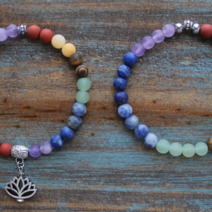 Chakra / Pulsera elástica / Piedras preciosas naturales / Pulsera apilada / Cuentas de 6 mm / Apilable / Brazalete elástico / 7 Chakras / Encanto de flor de loto/ imagen 3