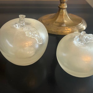 Vintage Paperweights Set of Two Gold Dusted Apples Silvestri 1980&#39;s paper weights