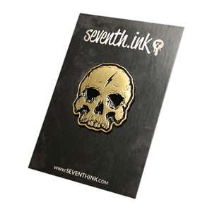 Gold Lightning Skull 1.15" Enamel Pin