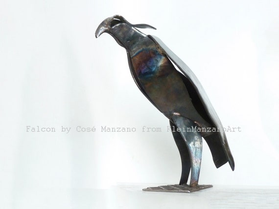 Hawk, Metal sculpture, Falcon, Eagle, Constructivist, Recycled material, Blue, Animal sculpture, Cosé Manzano, KleinManzanoArt, Wings