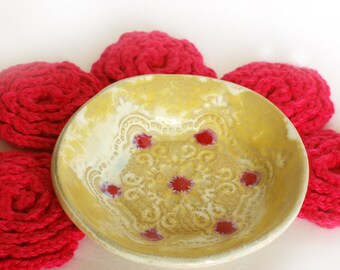 Ceramic stand bowl and five pink flower Face Scrubbies - Facial Wash Cloth, Baby Wash Cloth, Flower Scrubbies, Make Remover Pads