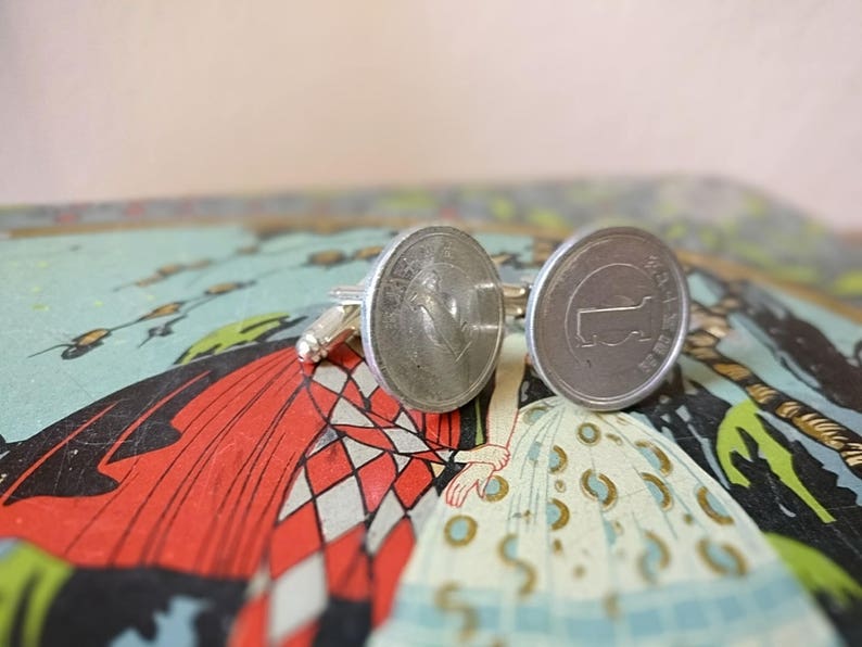cufflinks with 1 yen coin