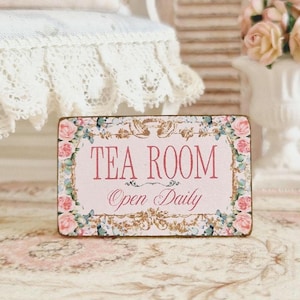 Puppenhaus-Miniatur, Teeraum-Schild, Teeraum-Plakette, rosa Blumenbild, Cake Shop-Dekor, Puppenhaus, Shabby Cottage Chic, Maßstab 1:12