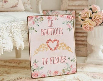 Miniatura para casa de muñecas, letrero floral francés, cuadro floral, placa de tienda, decoración para casa de muñecas, rosas rosas, estilo rústico shabby chic, escala 1:12