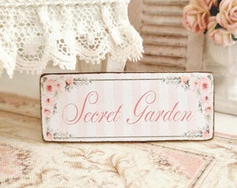Miniatura de casa de muñecas, letrero de jardín secreto, cuadro floral para jardín, placa de tienda, decoración para casa de muñecas, miniaturas de rosas, estilo rústico shabby chic, escala 1:12