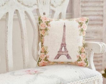 Miniatura de casa de muñecas, cojín de la Torre Eiffel, almohada para casa de muñecas, decoración francesa, rosas rosas, accesorio parisino, estilo rústico shabby chic, escala 1:12
