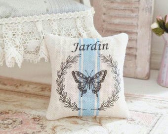 Miniatura para casa de muñecas, cojín de mariposa, almohada para casa de muñecas, decoración de jardín francés, tela de saco de grano, estilo rústico shabby chic, escala 1:12