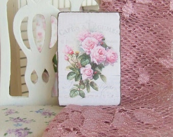 Miniatura de casa de muñecas, letrero francés, imagen de rosas rosas, placa de flores, flores descoloridas, colores pastel, estilo rústico shabby chic, escala 1:12