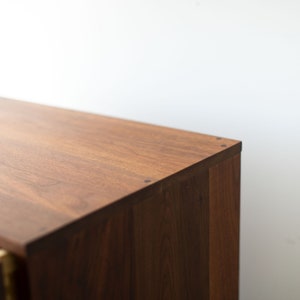 Mid-Century-Modern-Walnut-Dresser-05