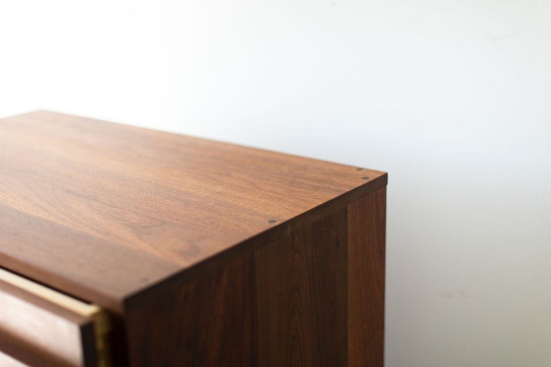 Mid-Century-Modern-Walnut-Dresser-05