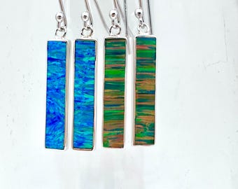 Boucles d'oreilles pendantes longues rectangulaires en argent sterling avec opale
