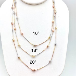Collar de cuentas de corte lunar tricolor en plata de ley