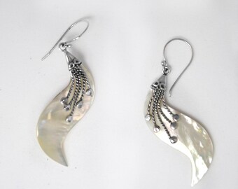 Mother of Pearl Dangling Earring