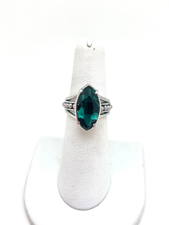Gemstone Rings Bali Sterling Silver Ring with Green Quartz Gemstone Size 8 display picture 1