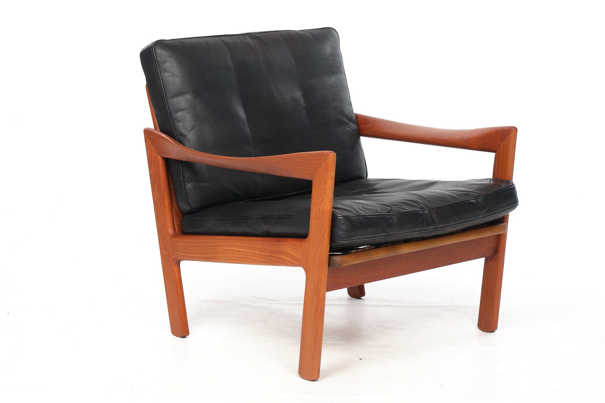 Armchair by Illum Wikkelsoe, leather and teak, vintage, 1960s. Belts renewed.